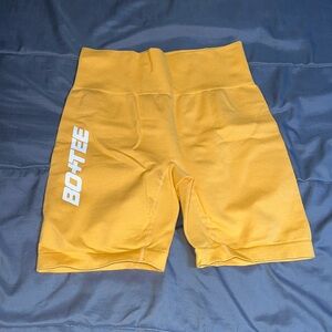 BO+Tee Medium Yellow biker shorts